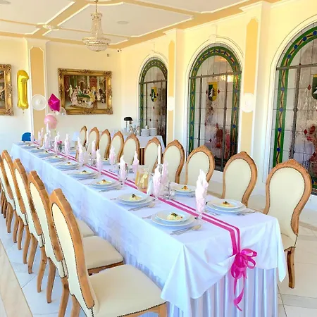 فندق Prawdzic Palac Krupski Mlyn